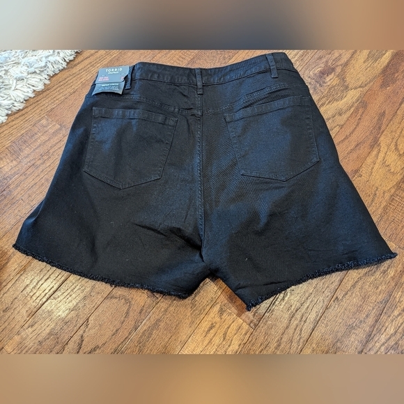 Torrid denim Short, black mid rise plus size 26 - Picture 10 of 12